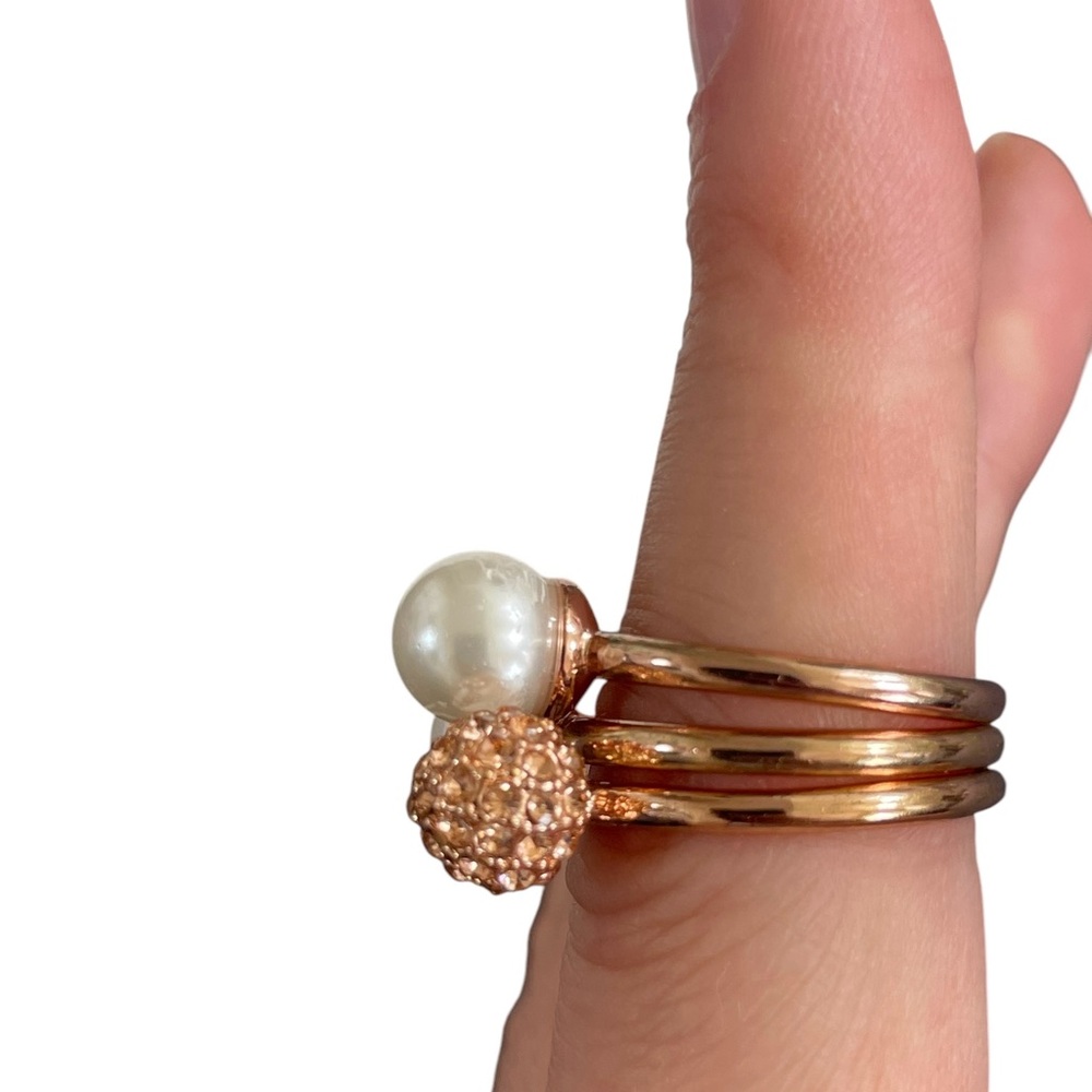 BANANA REPUBLIC Rose Gold Stack of 3 Rings Faux Pearl and Rhinestone Cluster - Picture 9 of 10